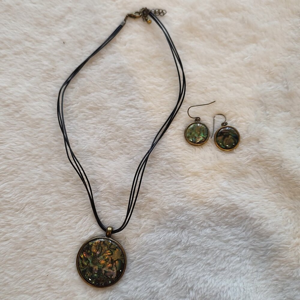 Vtg. KC 3-Strand Mother of Pearl Pendant Choker Necklace & Pierced Earring Set